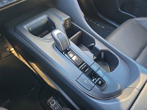 Used 2023 Toyota Crown Limited image 25