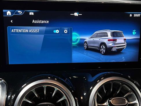 Used 2025 Mercedes-Benz GLB 250 4MATIC image 35