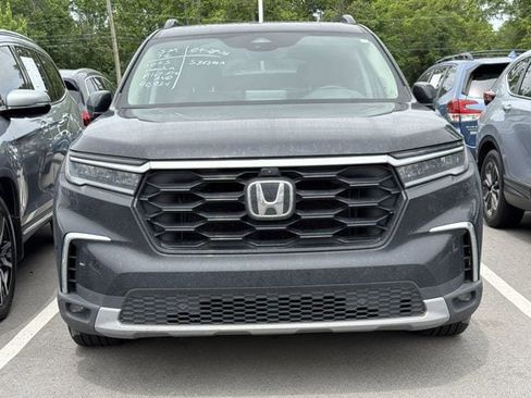 Used 2025 Honda Pilot Elite image 4