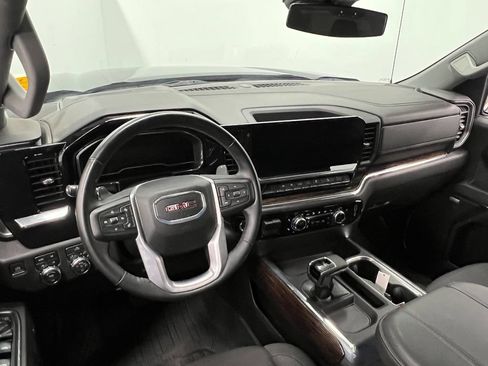 Used 2024 GMC Sierra 1500 Elevation w/ Preferred Package AWD/4WD image 16