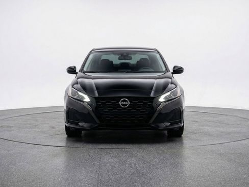 Used 2025 Nissan Altima 2.5 SV image 2