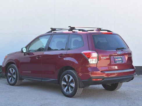 Used 2018 Subaru Forester 2.5i w/ Alloy Wheel Package AWD/4WD image 2