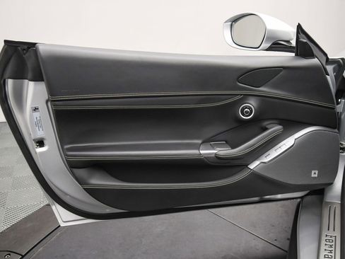 Used 2019 Ferrari Portofino image 50