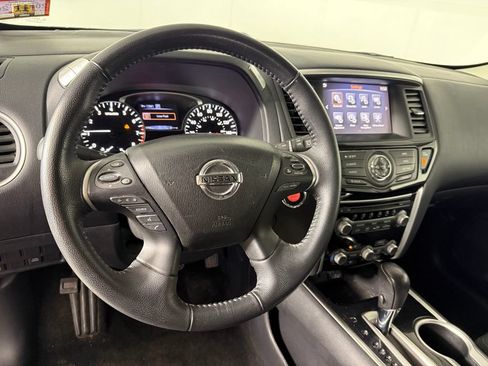 Used 2019 Nissan Pathfinder SV AWD/4WD image 23