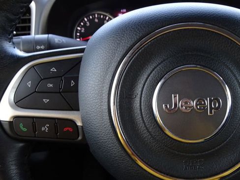 Used 2021 Jeep Renegade Latitude w/ Convenience Group image 24