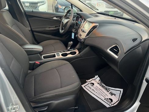 Used 2018 Chevrolet Cruze LS FWD image 11