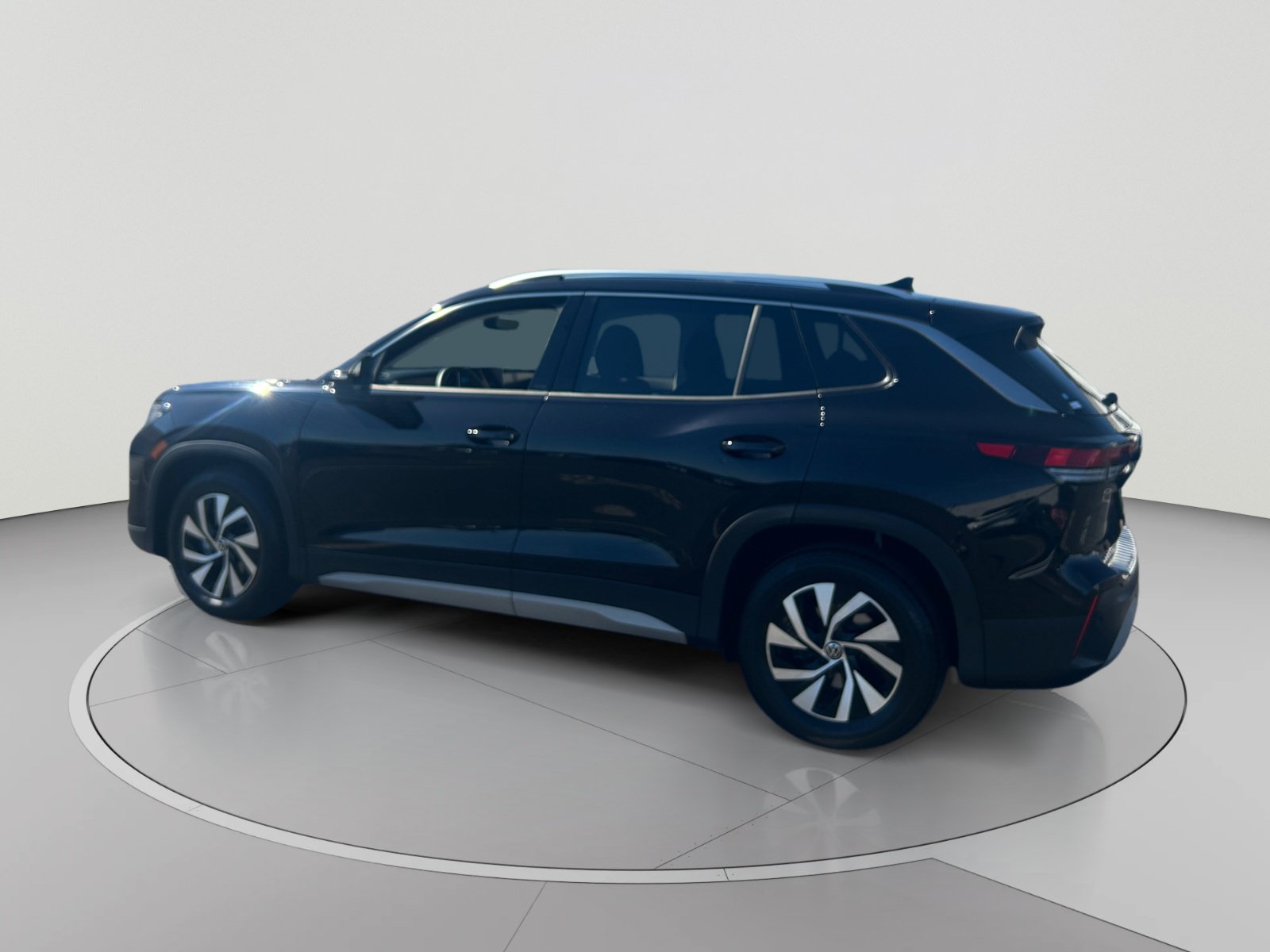 Certified 2026 Volkswagen Tiguan S FWD image 3