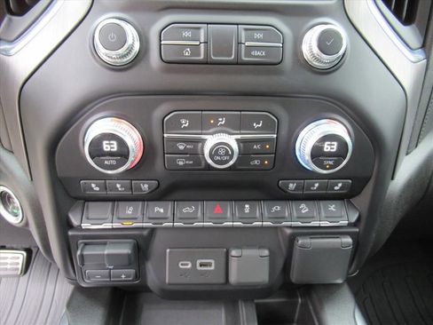 Used 2023 GMC Sierra 2500 Denali w/ Denali Ultimate Package image 27