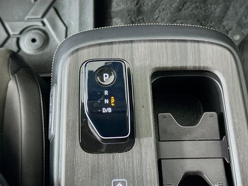 Used 2023 Nissan Ariya AWD image 25