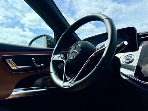 Used 2026 Mercedes-Benz E 350 4MATIC Sedan image 8