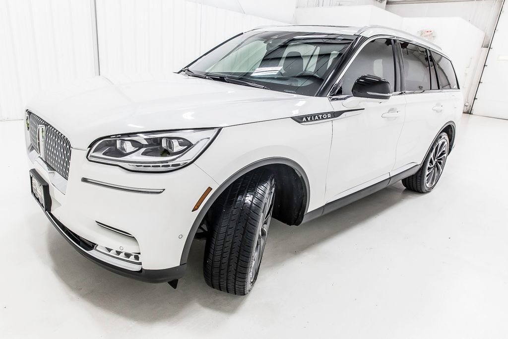 Used 2020 Lincoln Aviator Reserve w/ Equipment Group 202A AWD/4WD image 3