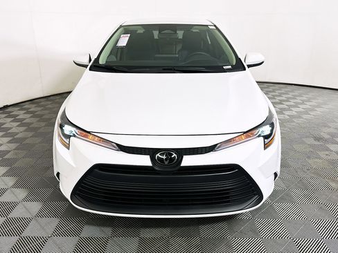 Used 2025 Toyota Corolla LE image 8