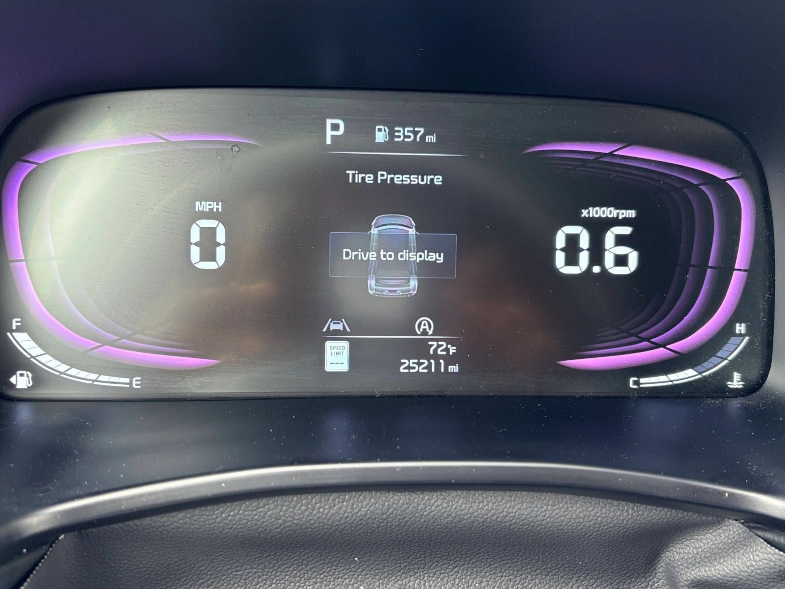 Used 2025 Kia Soul LX w/ LX Technology Package FWD image 37