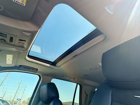 Used 2015 Cadillac Escalade Luxury image 11