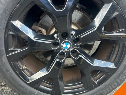 Used 2022 BMW X7 xDrive40i w/ Premium Package AWD/4WD image 5