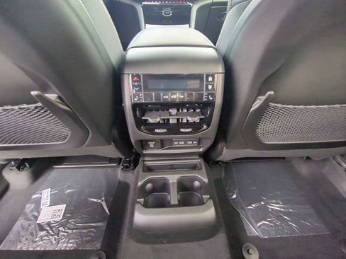 New 2026 Jeep Grand Cherokee L Limited w/ Luxury Tech Group II AWD/4WD image 28