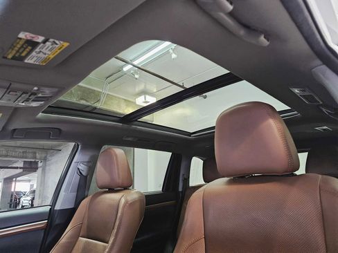 Used 2017 Toyota Highlander Limited Platinum image 23