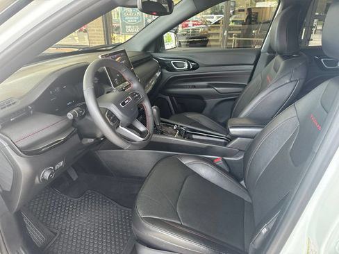 Used 2023 Jeep Compass Trailhawk w/ Trailhawk Elite Group AWD/4WD image 8