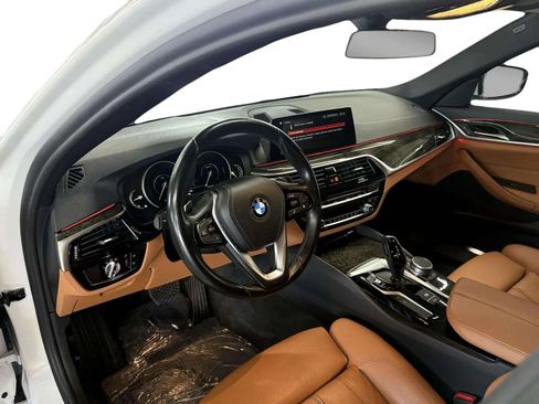 Used 2019 BMW 530e w/ Convenience Package image 9