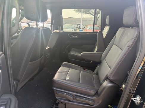 Used 2024 Chevrolet Suburban RST w/ Luxury Package image 4