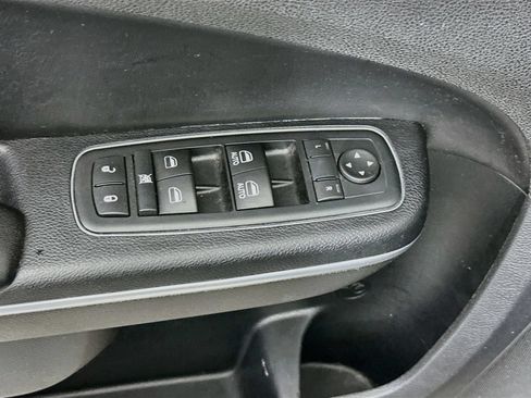 Used 2013 Chrysler 300 RWD image 18