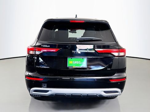 Used 2024 Mitsubishi Outlander SE Black Edition image 8
