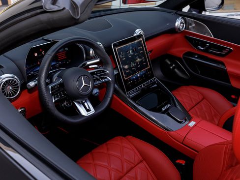 Used 2024 Mercedes-Benz SL 63 AMG S e Performance 4MATIC image 17