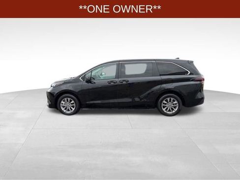 Used 2025 Toyota Sienna LE FWD image 4