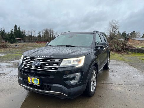 Used 2017 Ford Explorer Limited w/ Equipment Group 301A image 18
