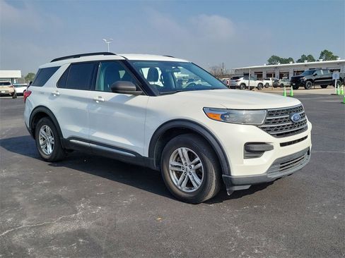 Used 2023 Ford Explorer XLT image 8