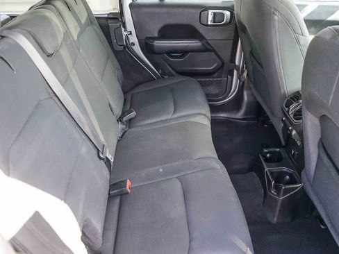 Used 2020 Jeep Wrangler Unlimited Sahara image 16