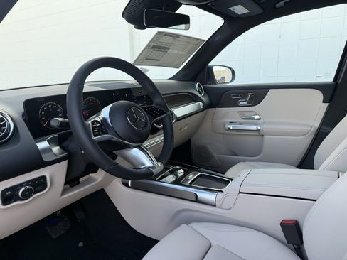 New 2026 Mercedes-Benz GLB 250 4MATIC image 4
