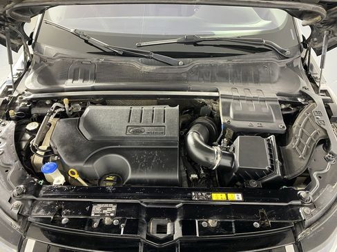 Used 2019 Land Rover Range Rover Evoque SE Premium image 32