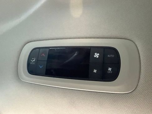 Used 2024 Chrysler Pacifica Limited FWD image 31