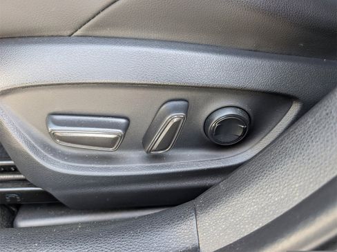 Used 2022 Toyota Corolla XSE image 15