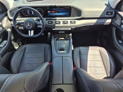 Used 2024 Mercedes-Benz GLS 580 4MATIC image 16