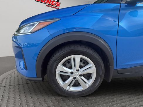 Used 2023 Nissan Kicks S FWD image 15