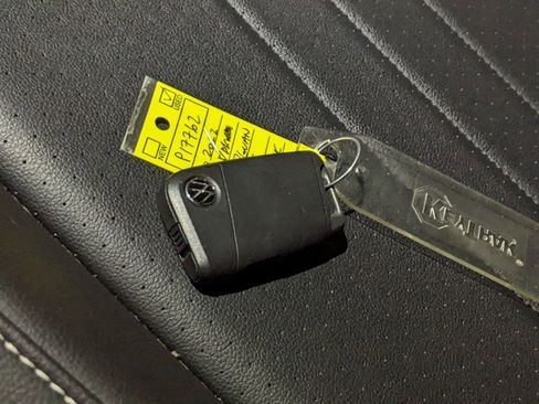 Certified 2022 Volkswagen Tiguan SE R-Line image 20