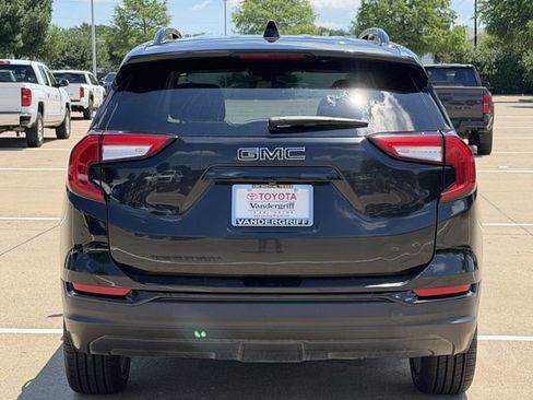 Used 2024 GMC Terrain SLE w/ Driver Convenience Package FWD image 5