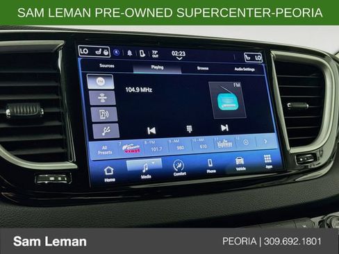 Used 2024 Chrysler Pacifica Touring-L FWD image 14