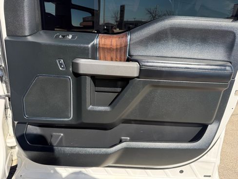 Used 2016 Ford F150 Platinum w/ Equipment Group 701A Luxury image 29