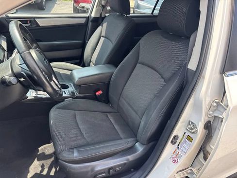Used 2017 Subaru Outback 2.5i Premium AWD/4WD image 8