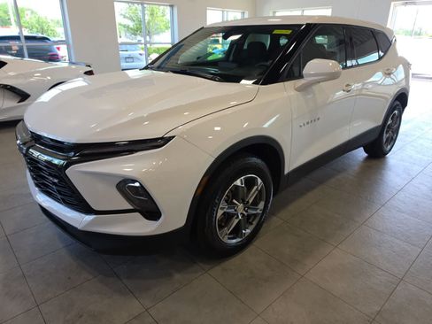 Used 2025 Chevrolet Blazer LT AWD/4WD image 1