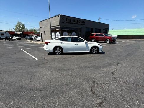 Used 2022 Nissan Altima 2.5 S FWD image 18