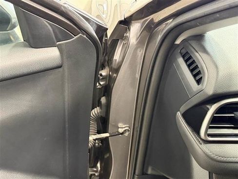 Used 2019 Toyota Camry SE w/ Carpet Mat Package FWD image 10