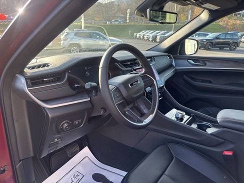 New 2025 Jeep Grand Cherokee Limited w/ Luxury Tech Group II image 8