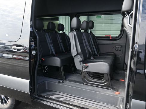 Used 2024 Mercedes-Benz Sprinter 2500 image 21