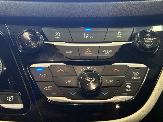 Used 2022 Chrysler Pacifica Touring-L FWD image 40