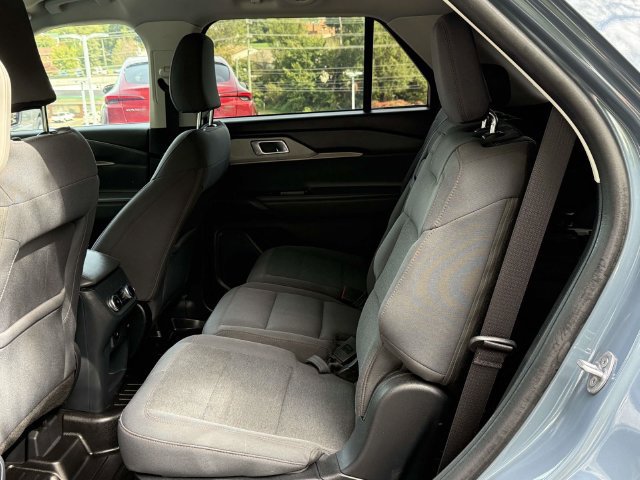 Used 2025 Ford Explorer Active AWD/4WD image 11