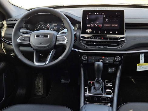 New 2026 Jeep Compass Latitude image 28